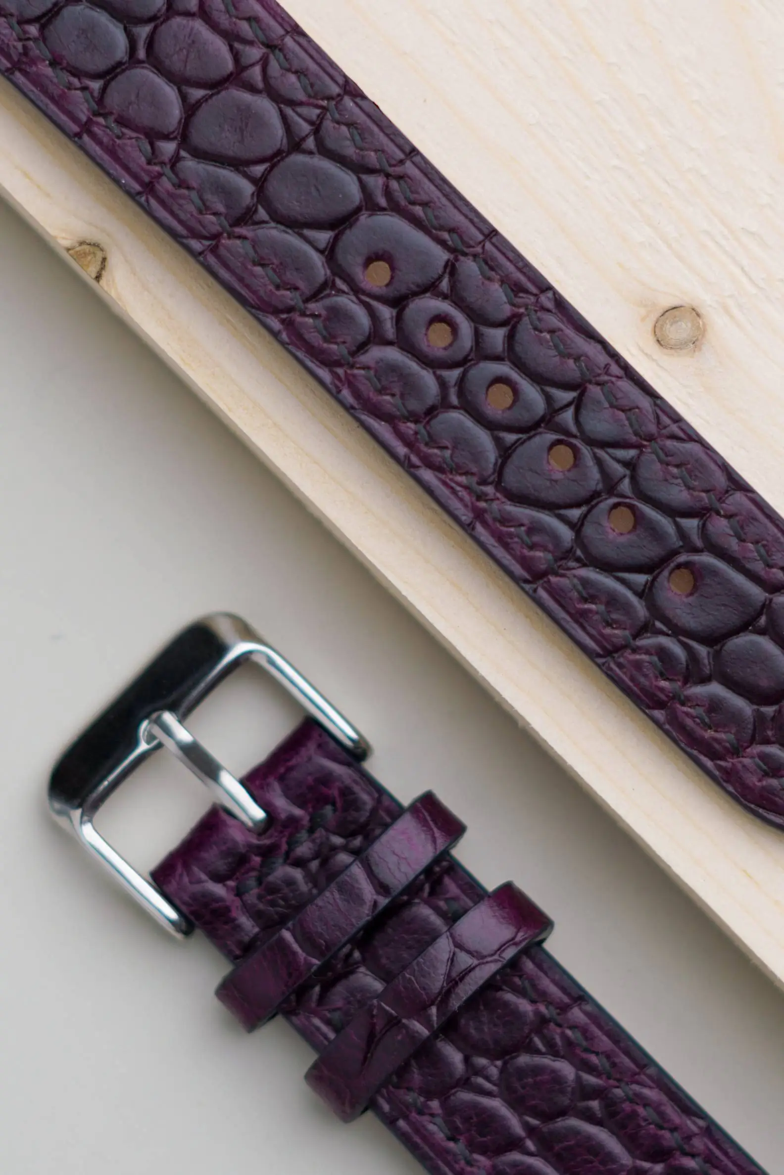 antares croco embossed round pattern detail antares croco embossed round pattern detail